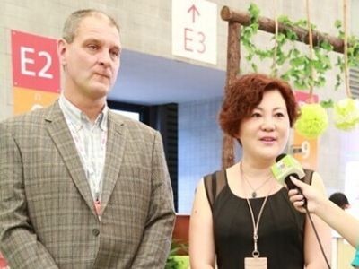 新西蘭塔妮娜斯琴總和新西蘭技術廠長Dr.Oliver上海訪談